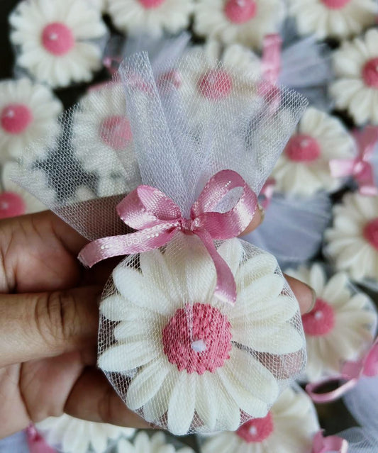 Daisy  Scented Candle  with packing