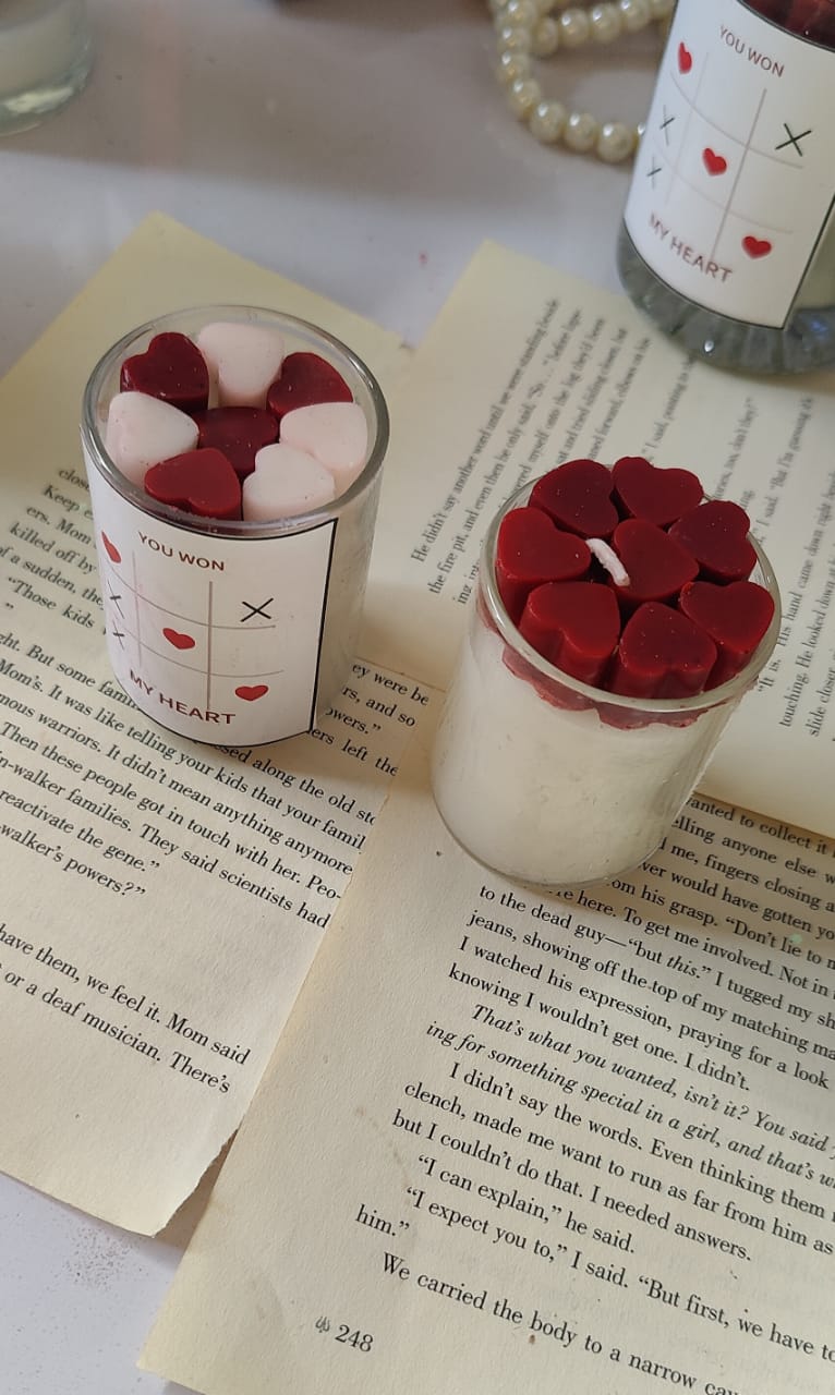 "Scented candle with hearts mekts"