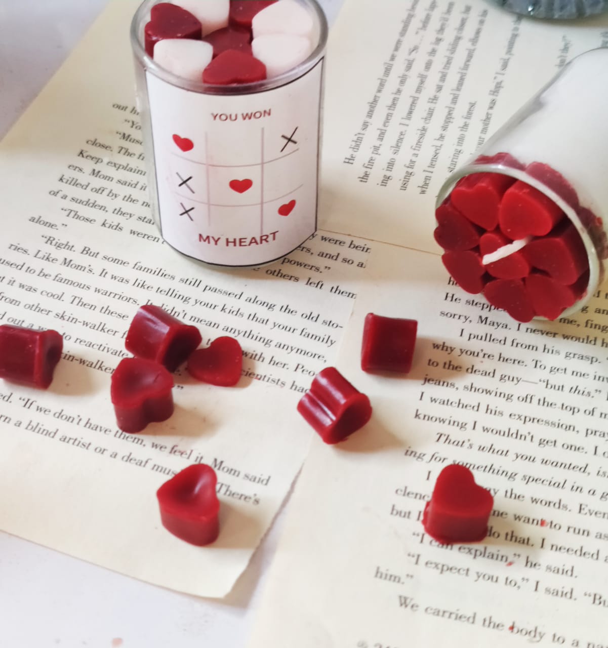 "Scented candle with hearts mekts"