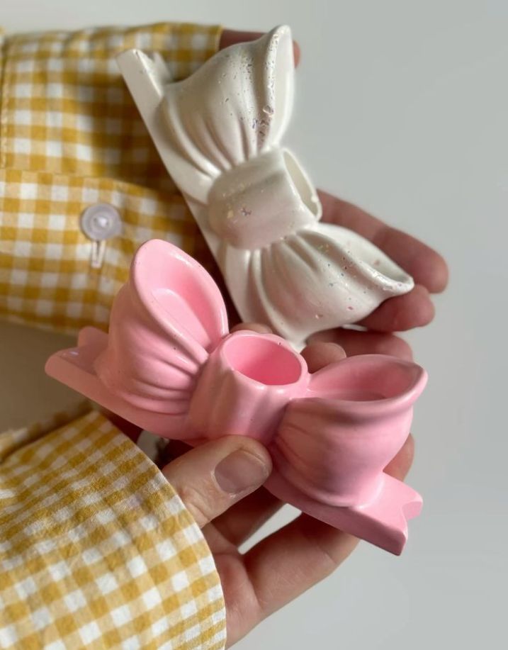 Bow candle holder