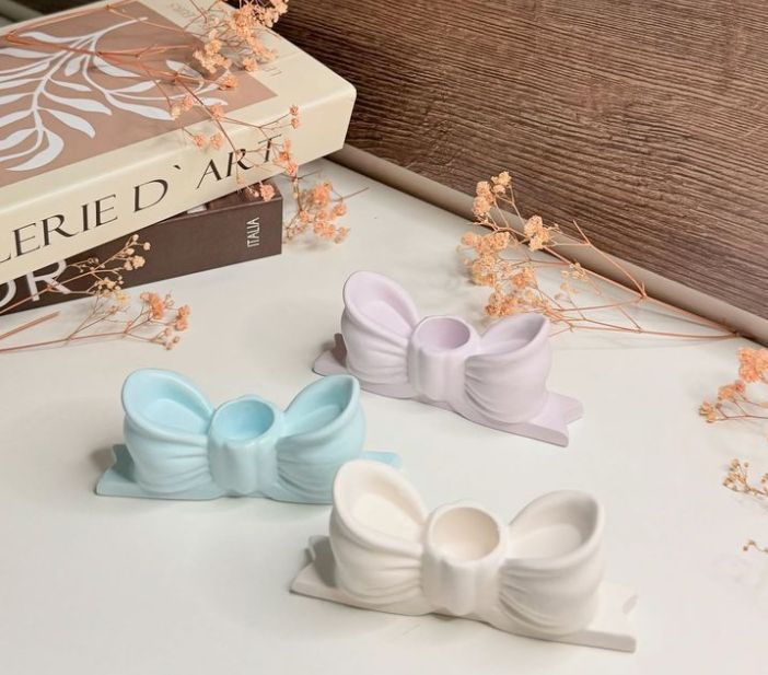 Bow candle holder