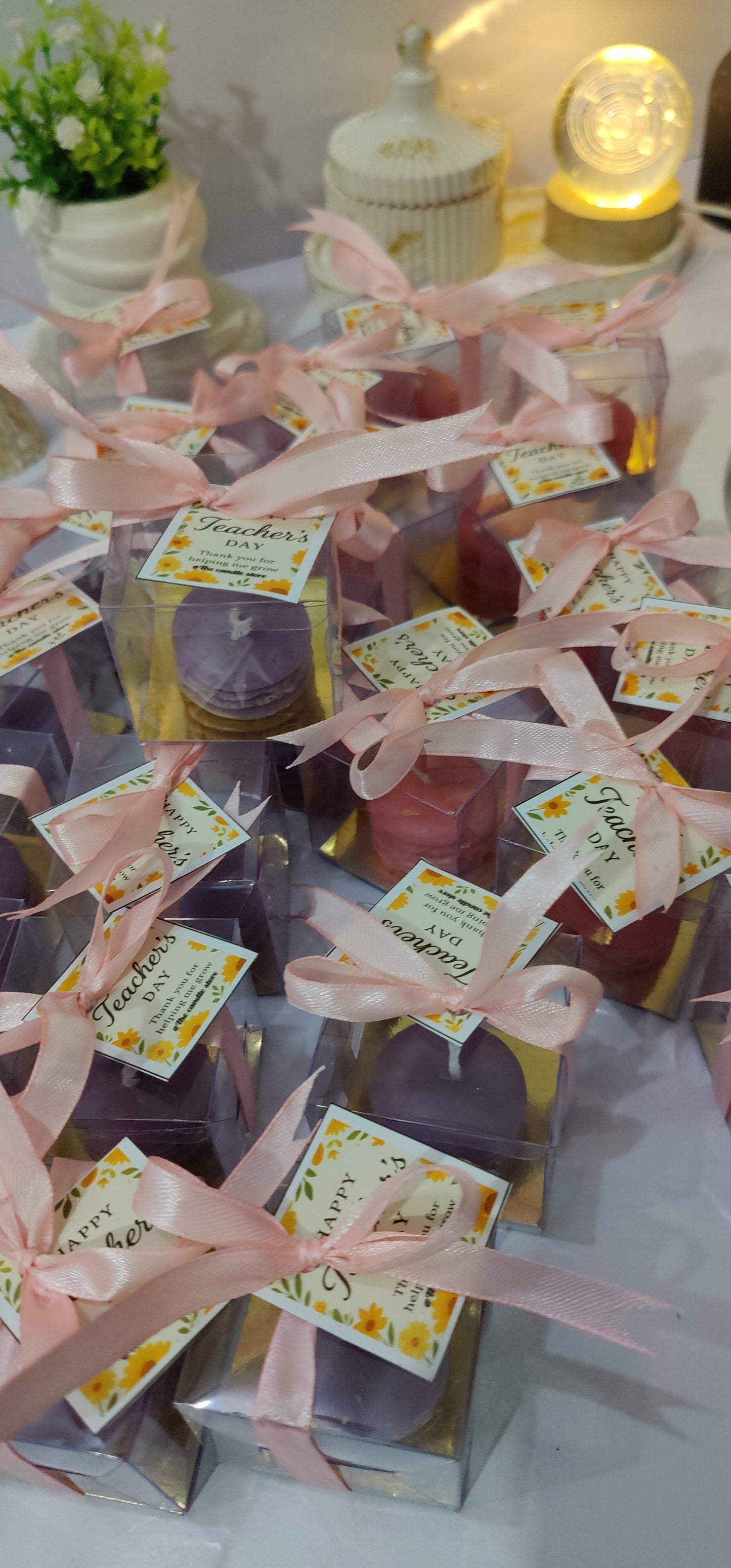 Macaroon candle with packing