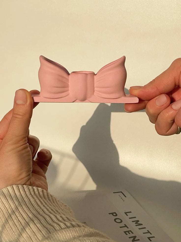 Bow candle holder