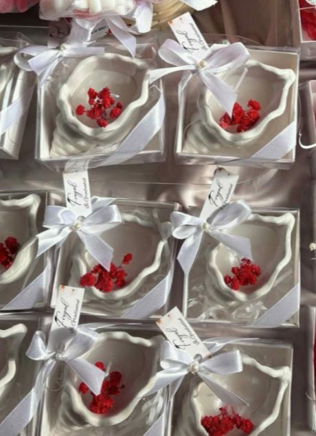 Pearl shell candle with gift pack