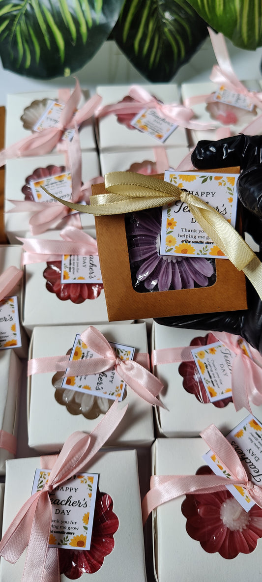 Daisy Flower Scented Candle – Gift Box Packaging |