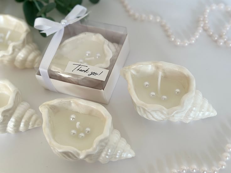 Pearl shell candle with gift pack