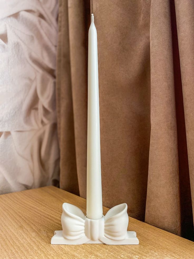 Pillar candle with bow holder