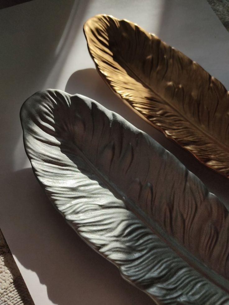 Ceramic Feather Tray – Elegant Decorative Accent