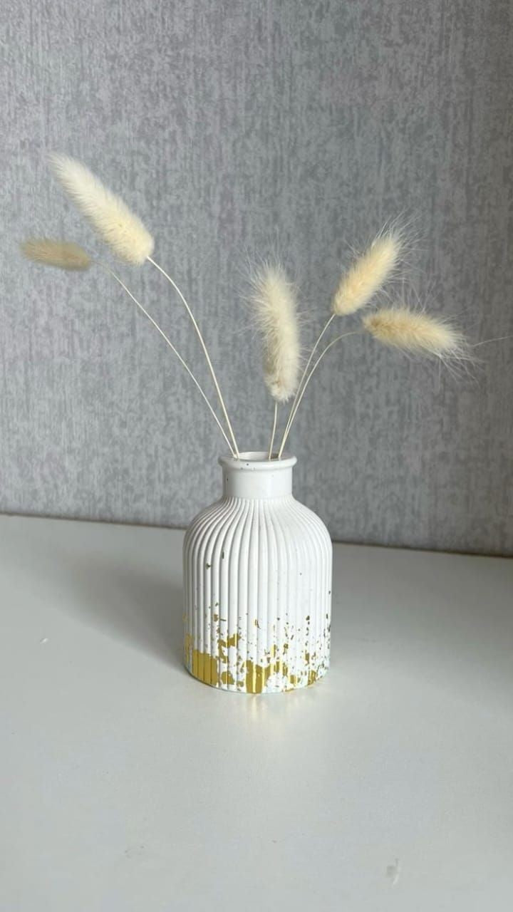 Mini Ceramic Vase – Small Decorative Accent Piece