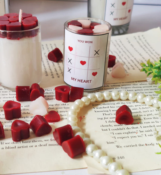 "Scented candle with hearts mekts"
