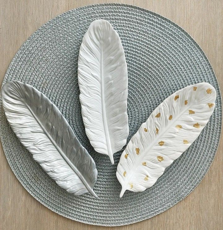 Ceramic Feather Tray – Elegant Decorative Accent