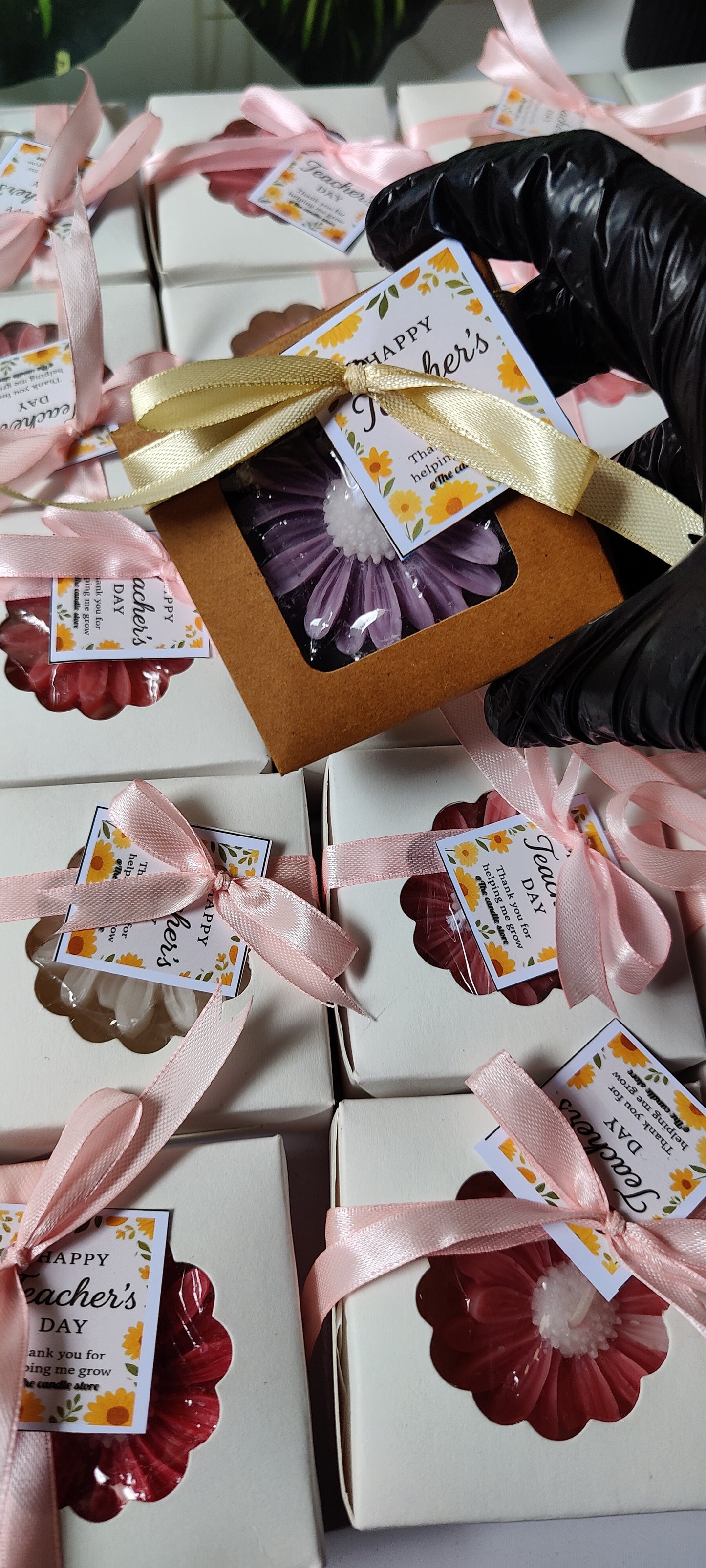 Daisy Flower Scented Candle –  Gift Box Packaging |