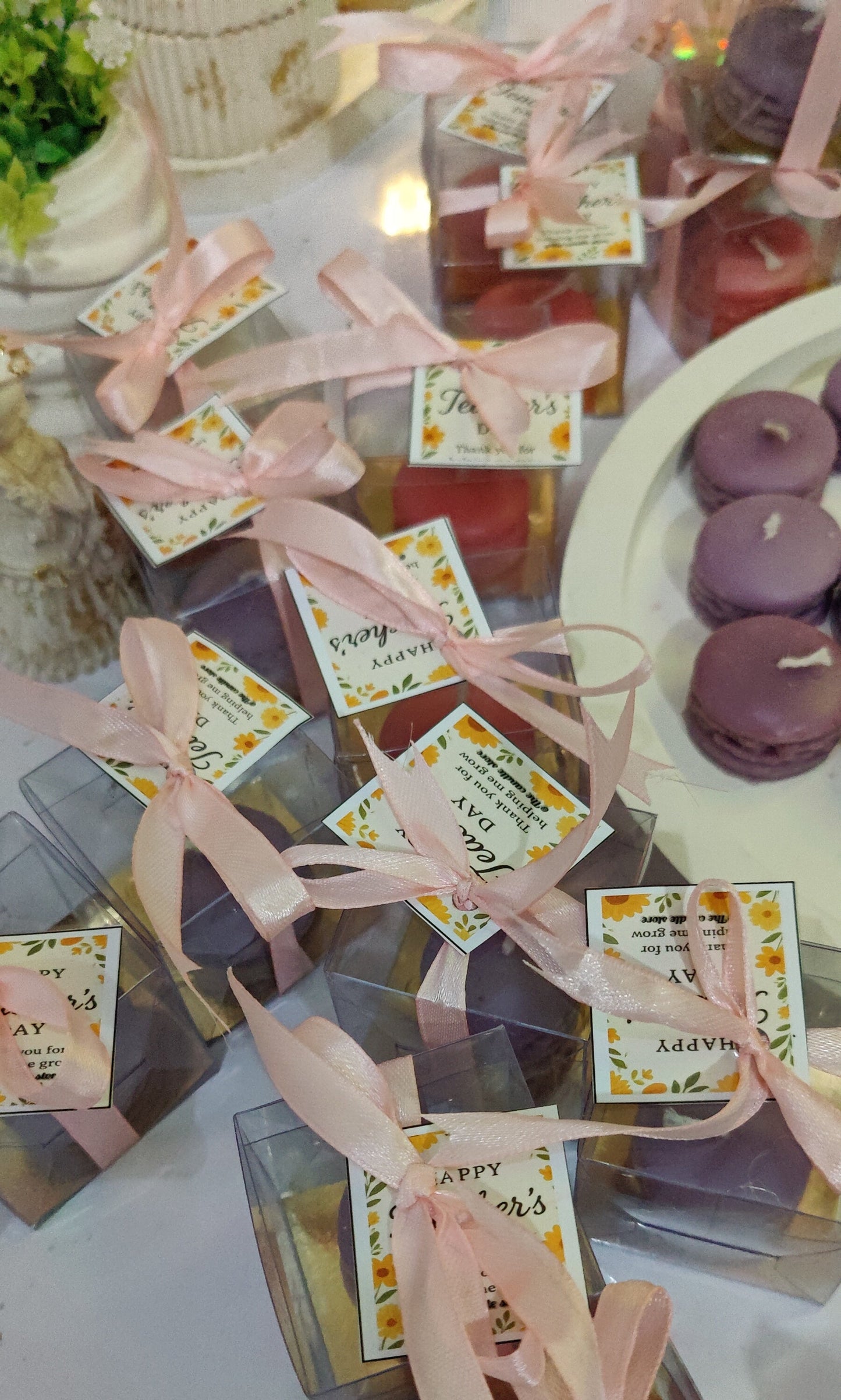 Macaroon candle with packing