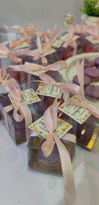 Macaroon candle with packing