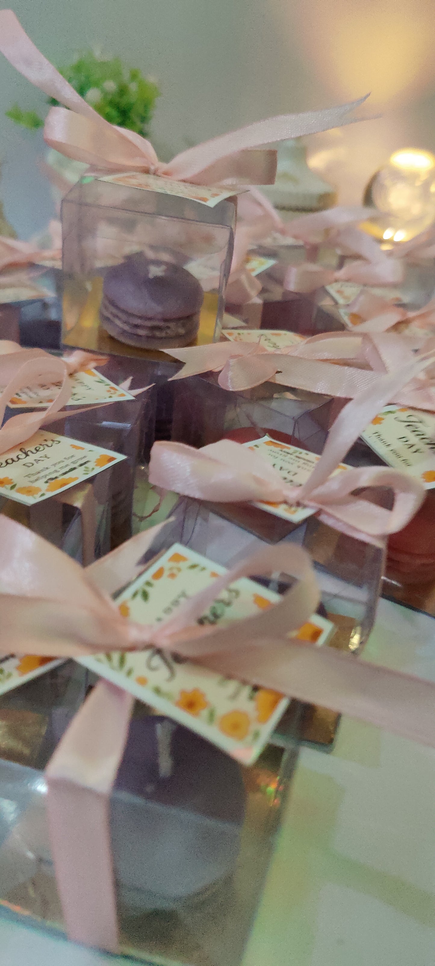 Macaroon candle with packing