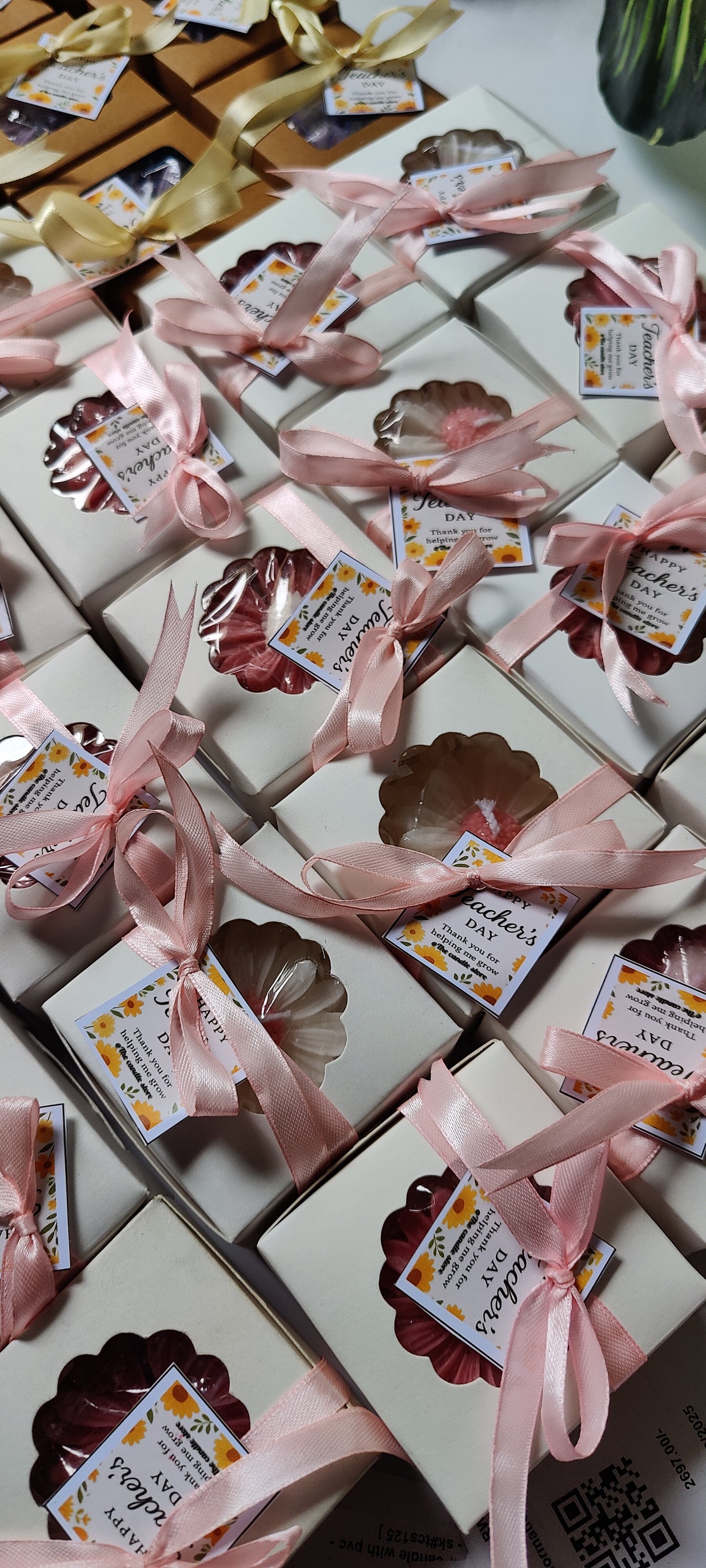 Daisy Flower Scented Candle –  Gift Box Packaging |