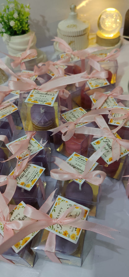 Macaroon candle with packing