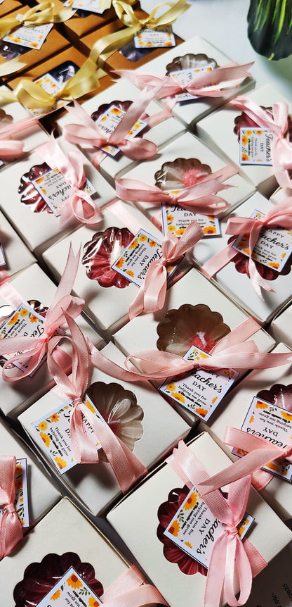 Daisy Flower Scented Candle –  Gift Box Packaging |