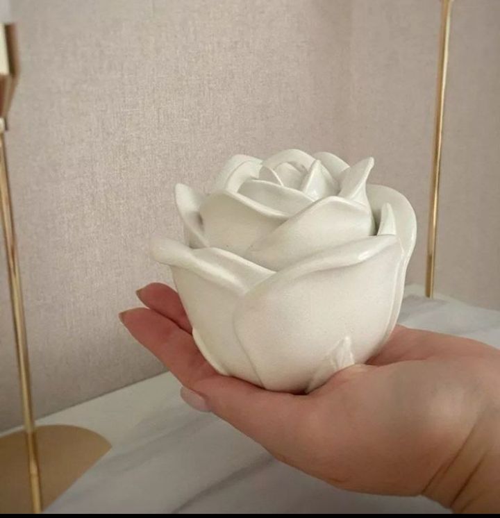 Rose jar