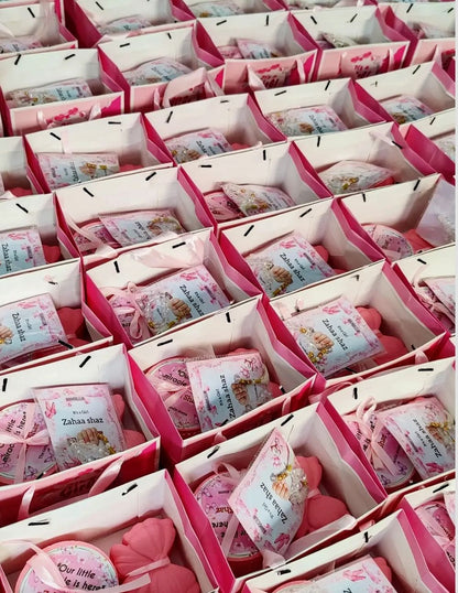 Baby announcement gift hamper