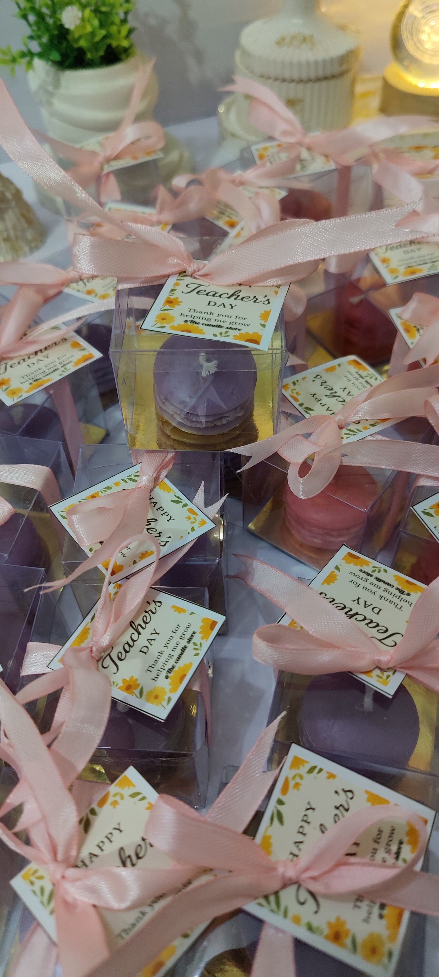 Macaroon candle with packing