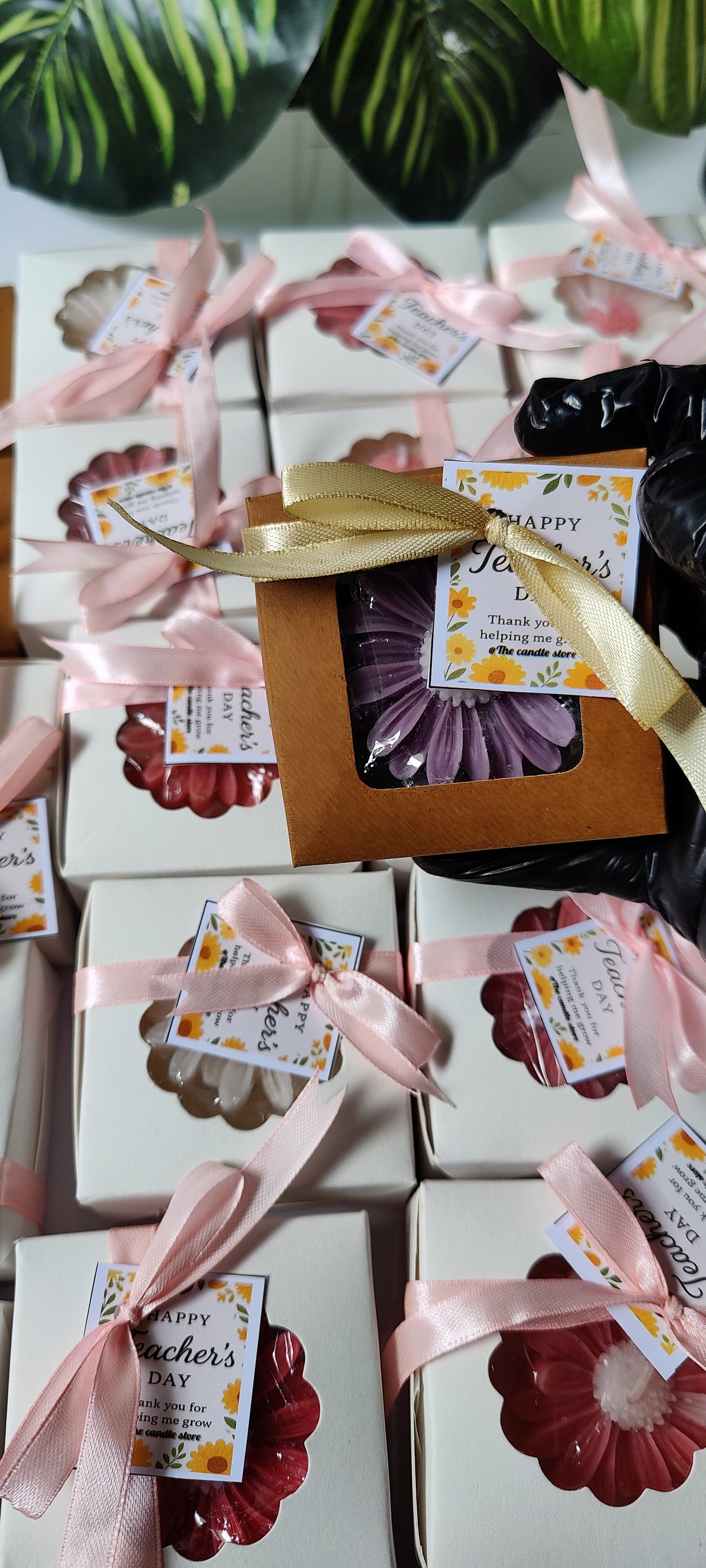 Daisy Flower Scented Candle –  Gift Box Packaging |