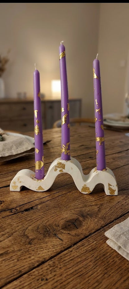 Wavy holder with pillar candles