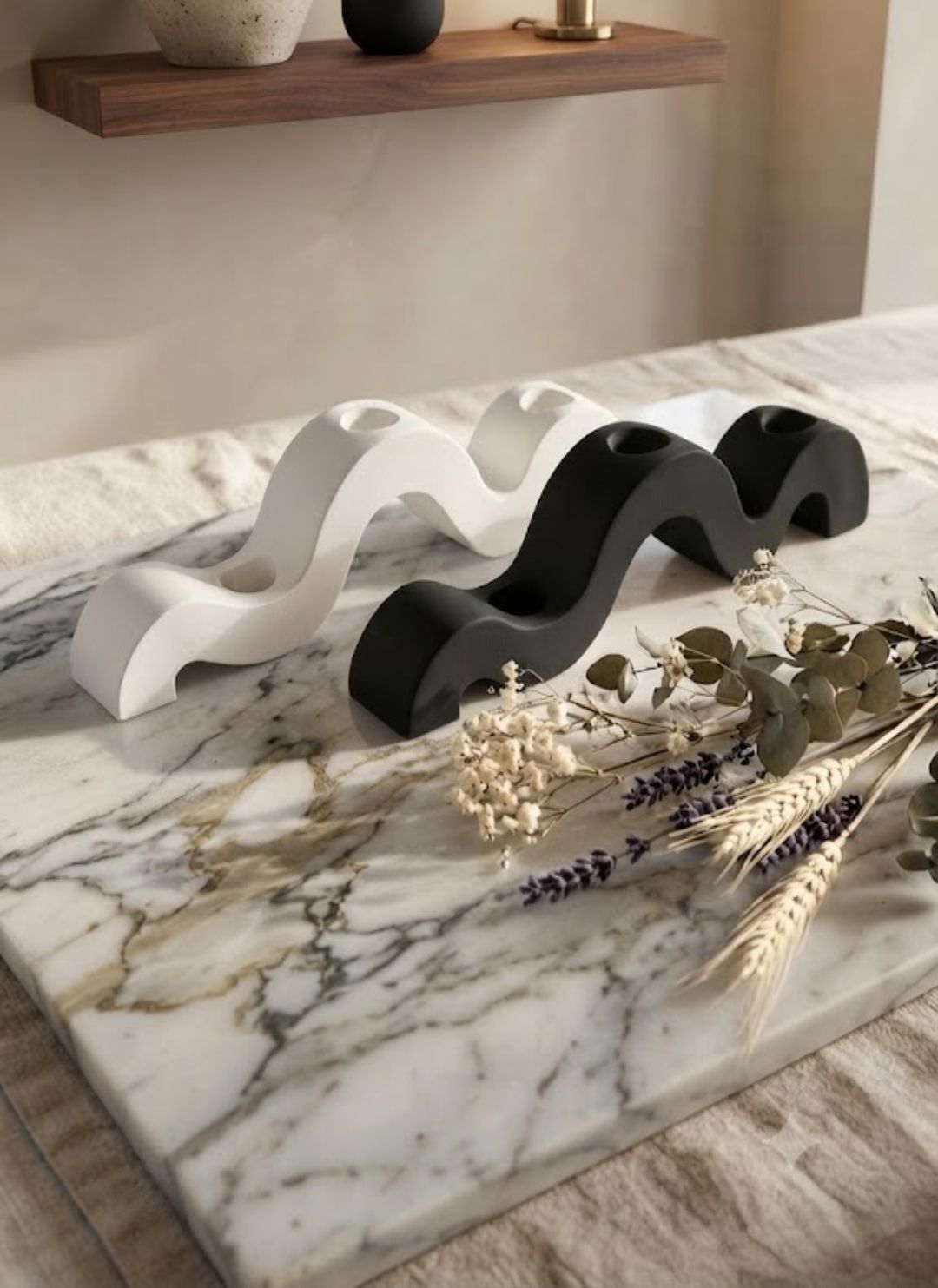Wavy holder