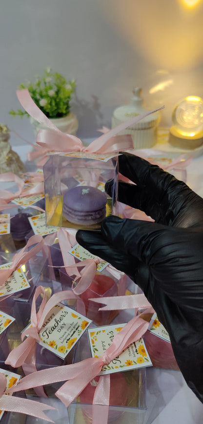 Macaroon candle with packing