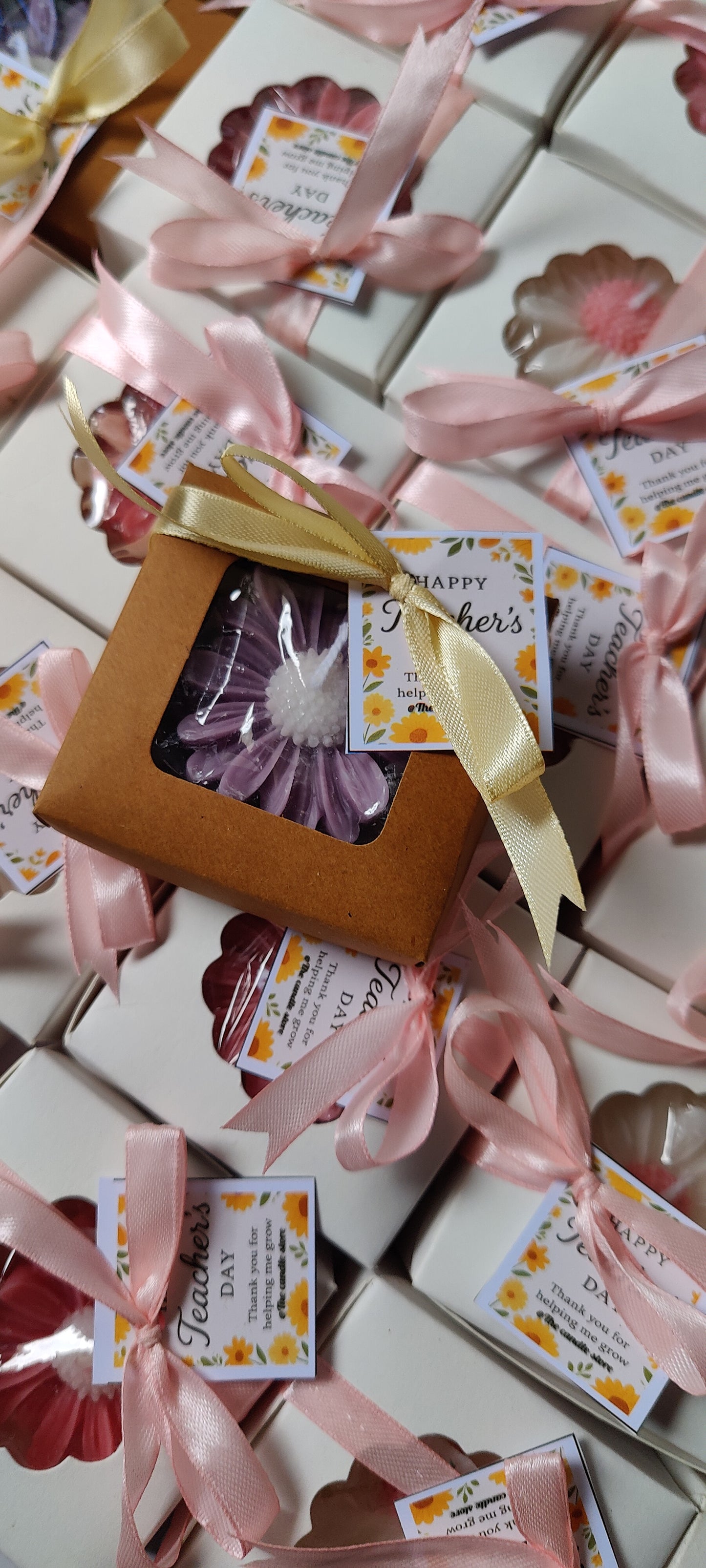 Daisy Flower Scented Candle –  Gift Box Packaging |