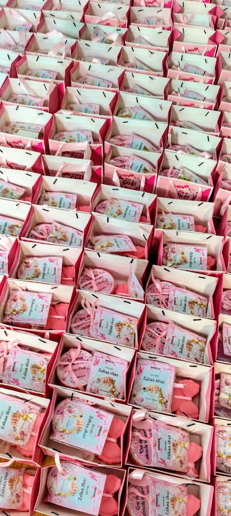 Baby announcement gift hamper